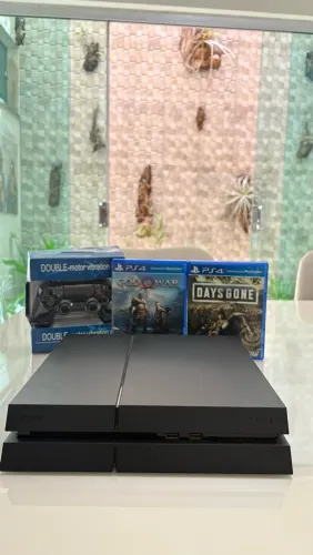 PlayStation 4 + 2 jogos + 1 controle novo