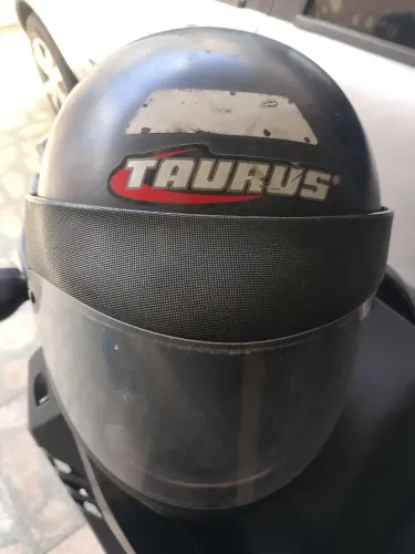 Capacete Tauros em perfeito estado pra usor !