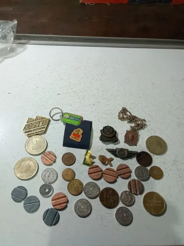 Medalhas/ souvenir/fichas antigas