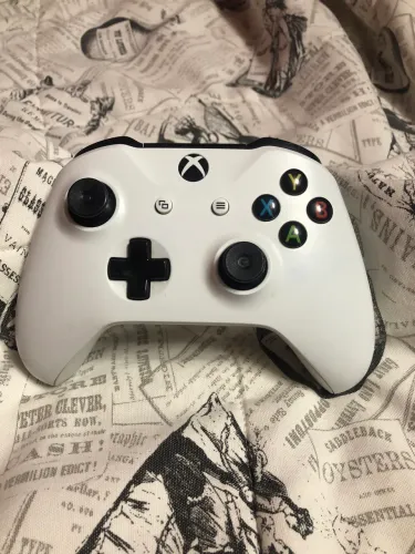 Controle original compatível com Xbox One S e Xbox One X R$120 MATINHOS, PR