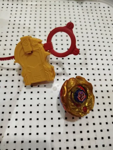 Beyblade samurai ifraid dourado Hasbro 