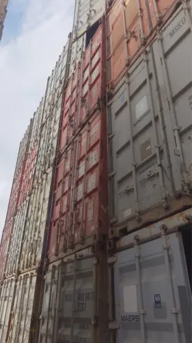 CONTAINER