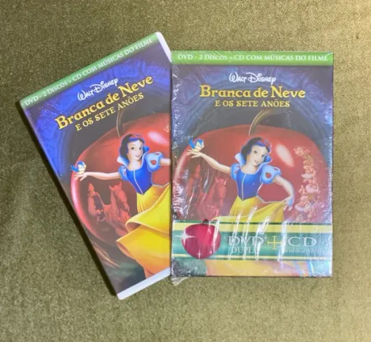 DVD duplo Branca de Neve e os Sete Anões e CD com músicas da trilha sonora(Luva e livreto)