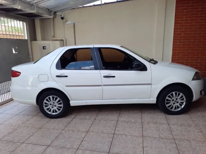 Fiat Siena HLX 1.8 MPI Flex 8V 4P 2010