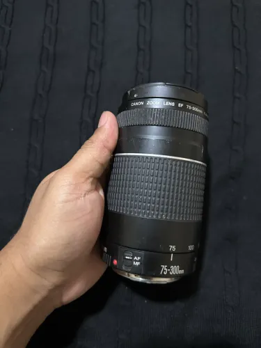 Lente cânon ef 75-300mm III!! Perfeita para esportes e eventos!