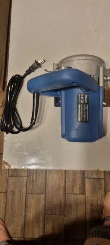 Vendo serra circular sem uso, 110 V. Motivo: voltagem incompatível com minha região