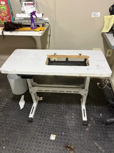 Bancada para máquina de costura