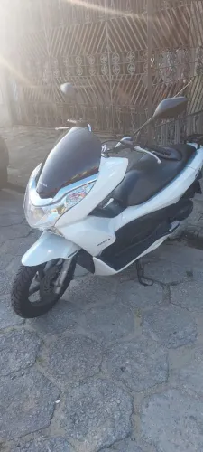 Vende-se PCX 2014, bem conservada, baixa km