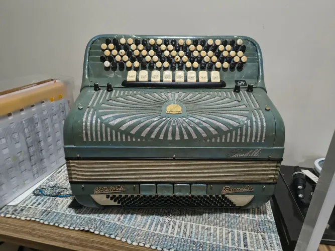 Acordeon scandalli cromático 120 BX