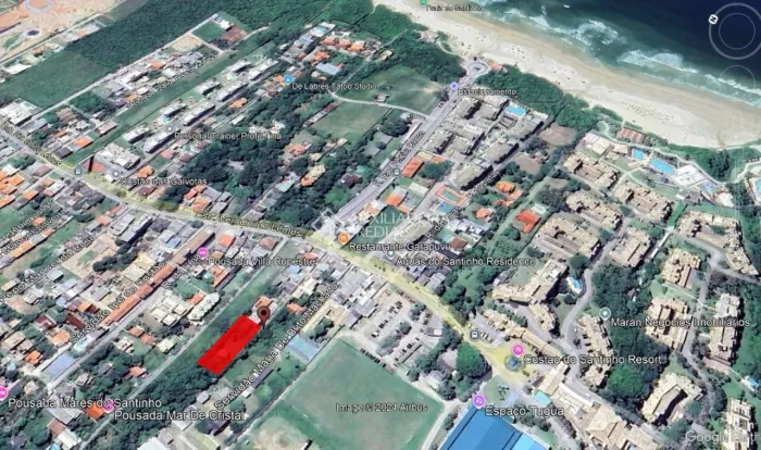 Terreno de 1.400m² com Chalé em Ótima localização no Santinho