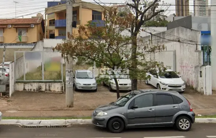 Terreno disponível para locação no bairro Vigilato Pereira em Uberlândia-MG