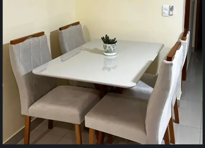Mesa em Laka