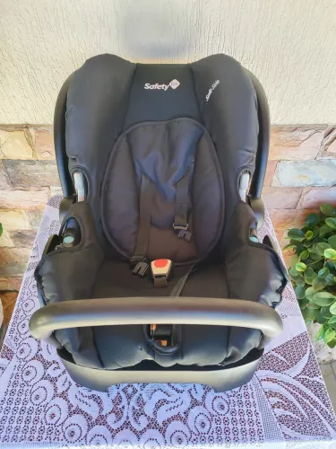 Bebê conforto safety first 
