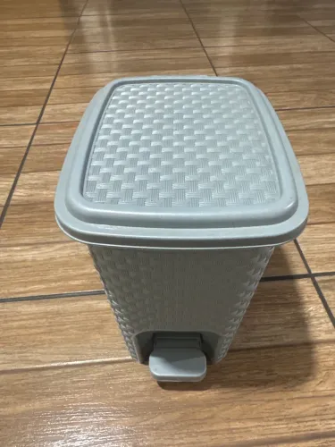 Lixeira Cesto Com Tampa 7 Litros Com Pedal Cinza Rattan Araplast