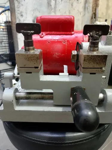Máquina de chaves JASS semi-novo