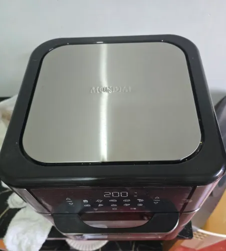 Estou vendendo essa linda air fryer nova entereçados * 
