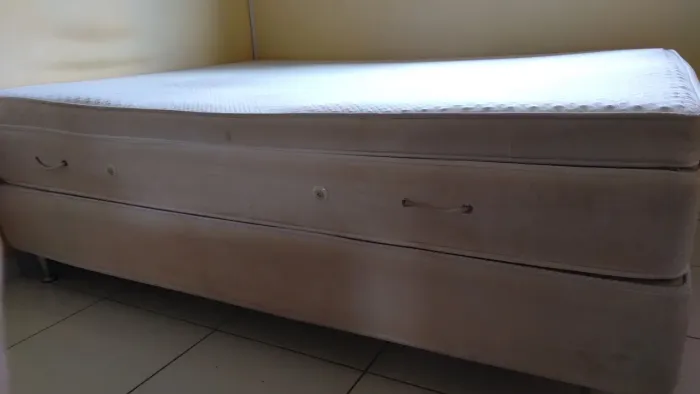 CAMA DE CASAL COM MASSAGEADOR