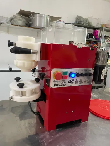 Maquina de salgados + Panela mexedora de massa