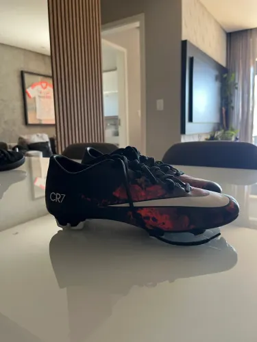 Chuteira Nike CR7
