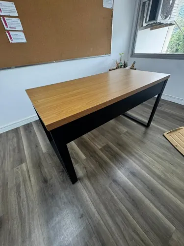 Mesa de Escritório Anah Freijó e Preta