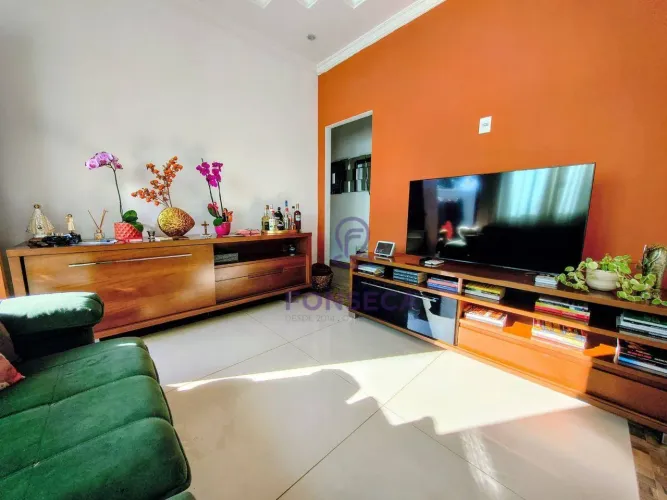Casa de esquina com 3 dormitórios à venda, 75 m² por R$ 590.000 - Cidade Vergani - Pouso A