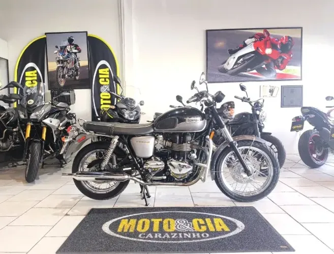 TRIUMPH BONNEVILLE T100 PRETA 2013 2 DONO COM APENAS 25.982 QUILOMETROS
