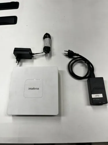 Kt Access Point Intelbras AP 1350, Ac-s, Dual Band - 4750064 + Adaptador PoE (Seminovo) 