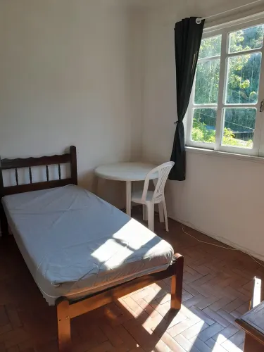 Alugo quarto para rapaz, somente para estudante. 
