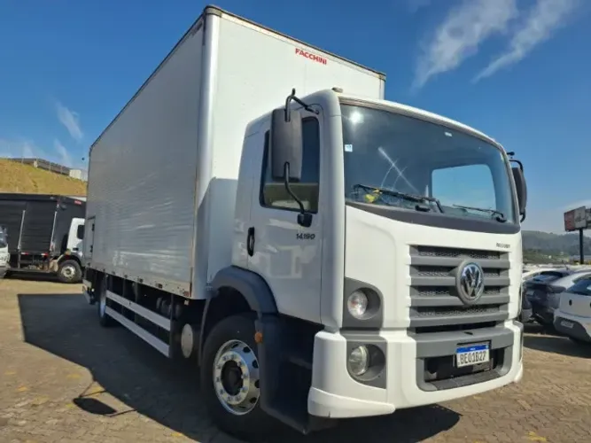 VW 14190 ano 2021 baú alumínio plataforma elevatória