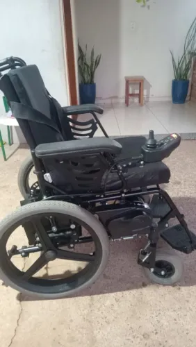 Cadeira de rodas motorizada