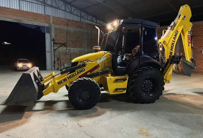 Retroescavadeira New Holland B110B 23/23 - Entrada 10%