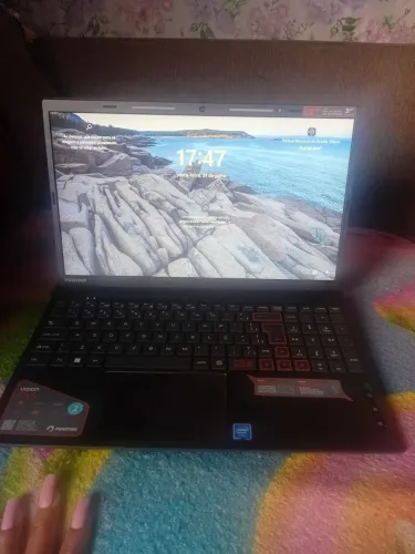 Vendo um notebook modelo positivo