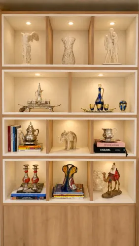 Armário com nichos iluminados