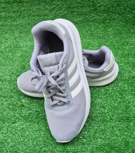 Tênis adidas - Número 40.