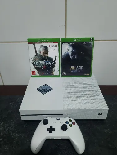 XBOX ONE S - CONSERVADO E FUNCIONANDO PERFEITAMENTE!