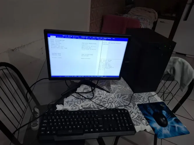 Monitor com CPU, core i5<br>Vendo tudo por $1200,00<br><br>Whatsapp *<br><br>Aceito Cartão