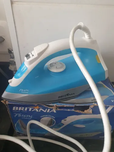 Ferro de Passar (Vapor e a Seco) Britania 220v