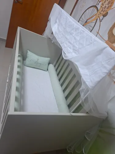 Vendo Berço americano 3 em ,vira cama depois,incluso colchão,dúvidas ligar 15: *