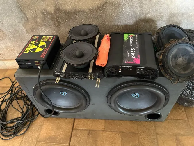 Vendo som de carro  