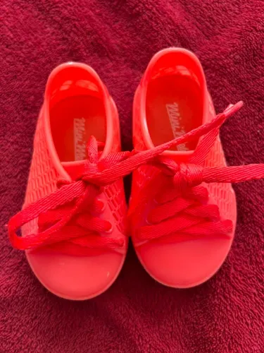 MINI MELISSA ESTILO TENIS