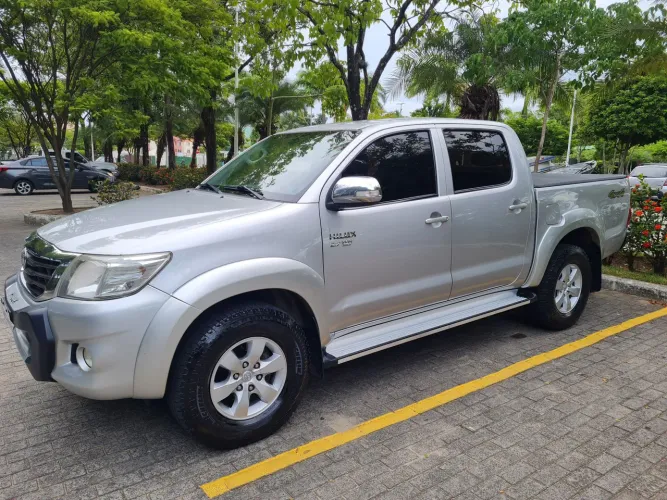 TOYOTA HILUX CD SRV 4x4 2.7 FLEX AUTOMÁTICO 13/13 COMPLETO + COURO