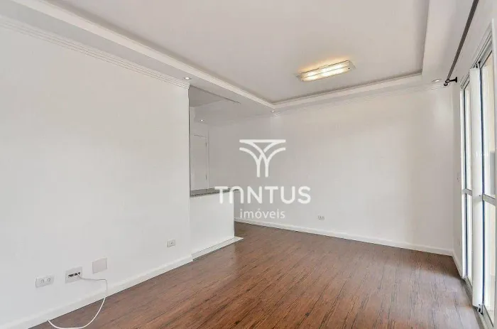 Apartamento com 3 dormitórios para alugar, 70 m² por R$ 3.350/mês - Capão Raso - Curitiba/