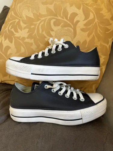 Chuck Taylor All Star Lift Cano Baixo Preto, couro sintético