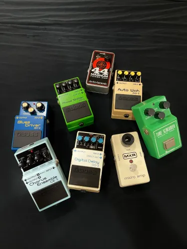 Pedais de guitarra Variados
