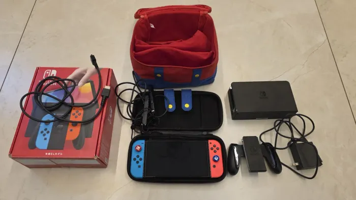Nintendo Switch OLED Desbloqueado 512Gb - Completo com caixa, base original e Case Mario!