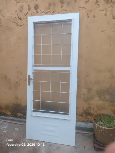 Vendo uma folha de porta !