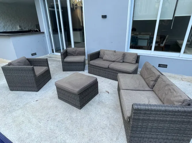 Conjunto de área externa sofá e poltronas