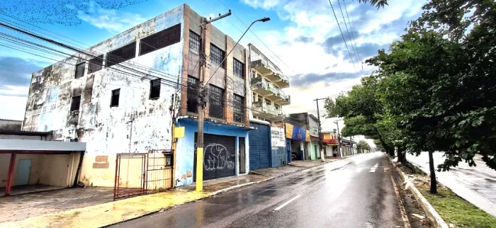 Av. Silves>Prédio com 3 Andares, Excelente para Investimentos, próximo a Bola da Suframa