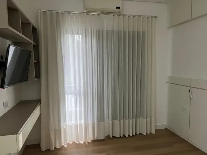 Cortina em linho com varão duplo e blackout 100%
