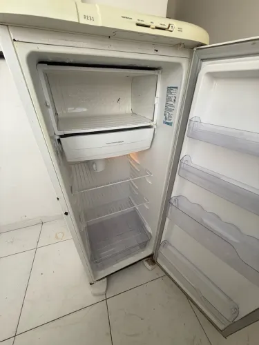 Geladeira mais feia que você, e com o coração mais frio do que o da sua EX